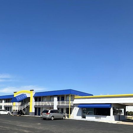 Days Inn By Wyndham Salina South Eksteriør bilde