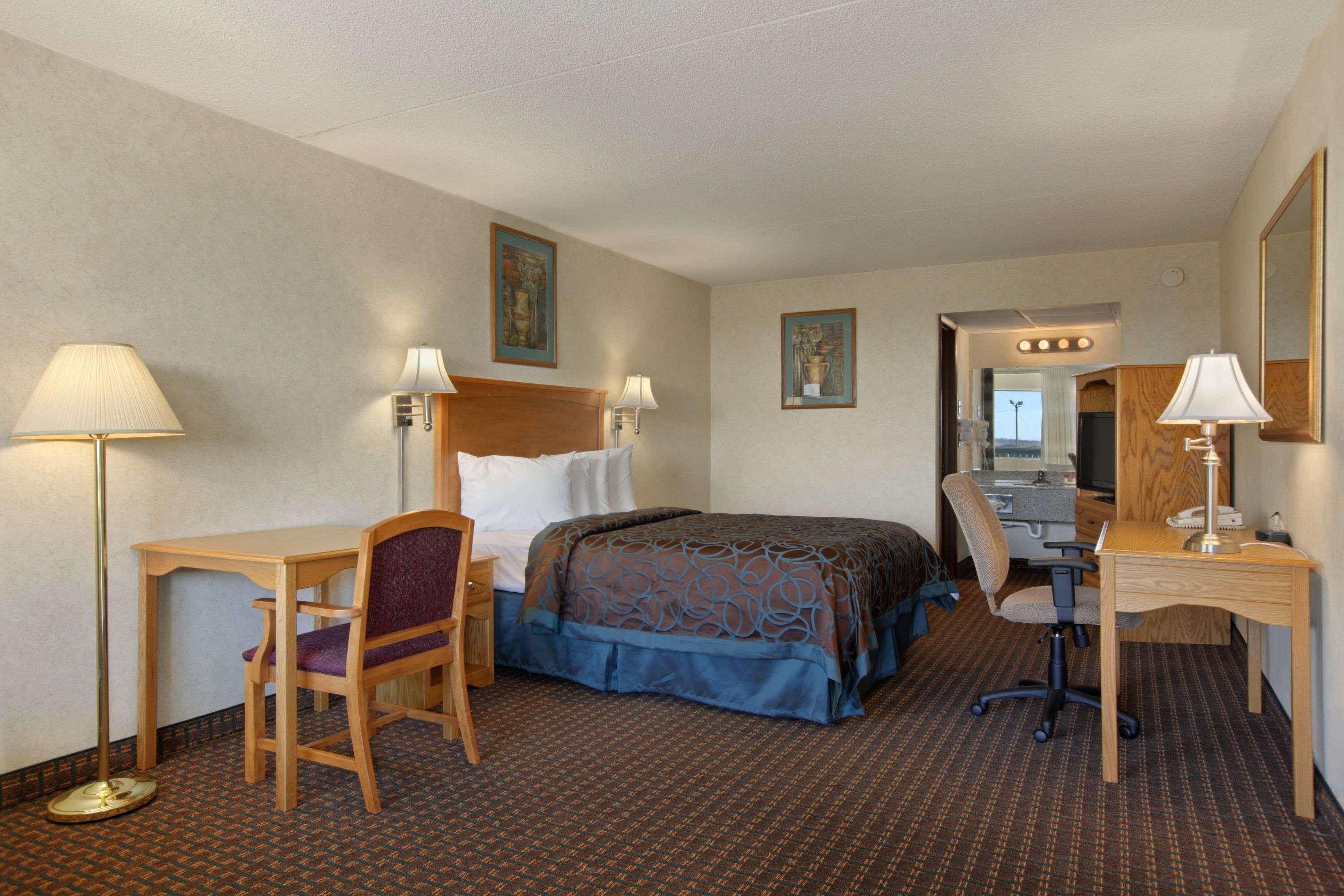 Days Inn By Wyndham Salina South Eksteriør bilde