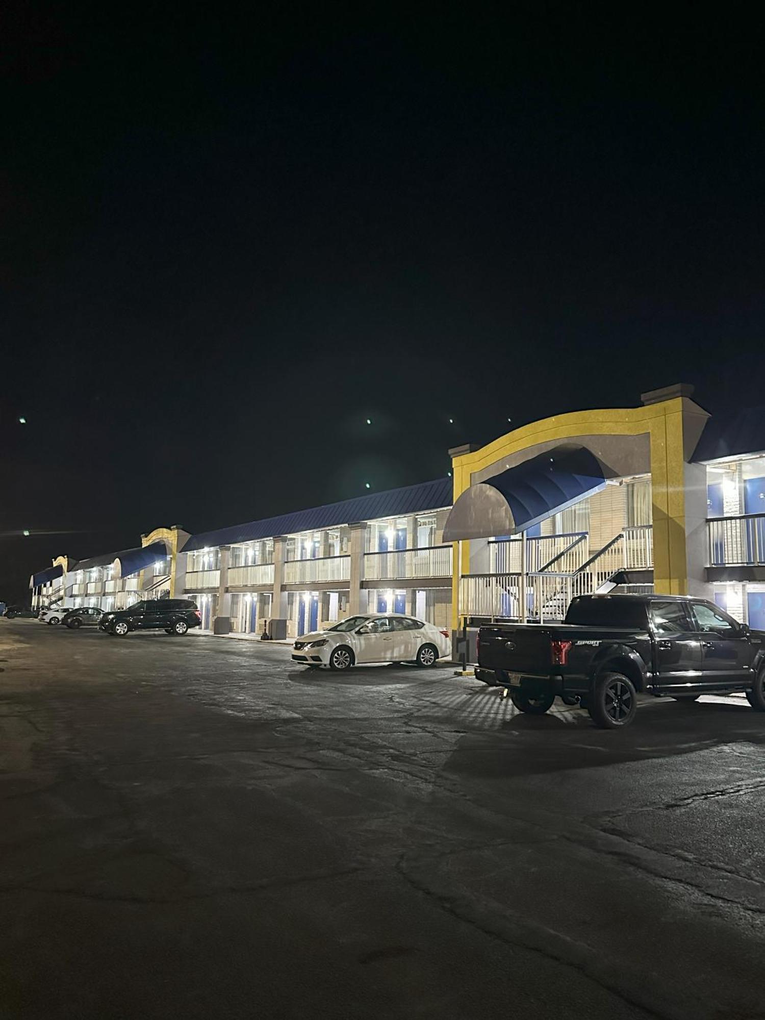 Days Inn By Wyndham Salina South Eksteriør bilde